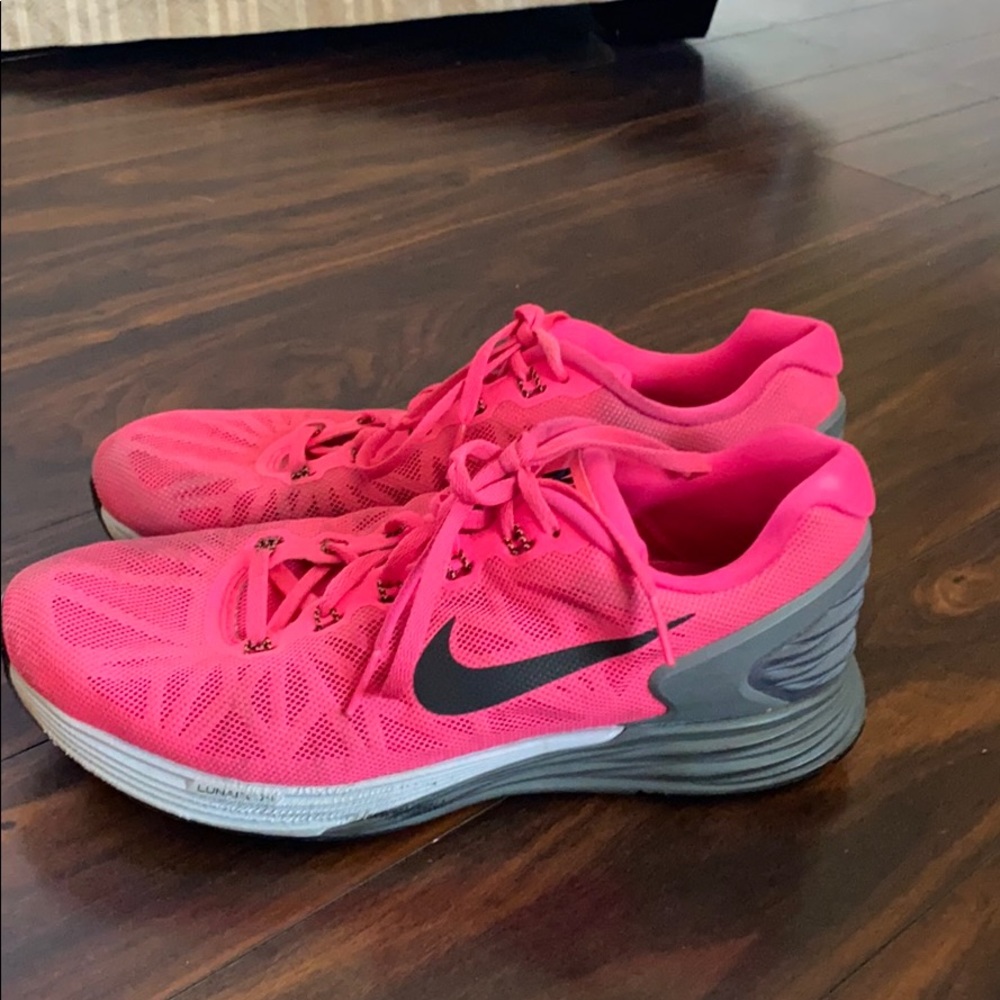 Nike tennis shoes